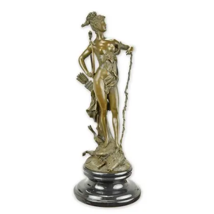 Zdjęcie Wyjątkowa rzeźba przedstawiająca zwycięską Dianę wykonana z brązu