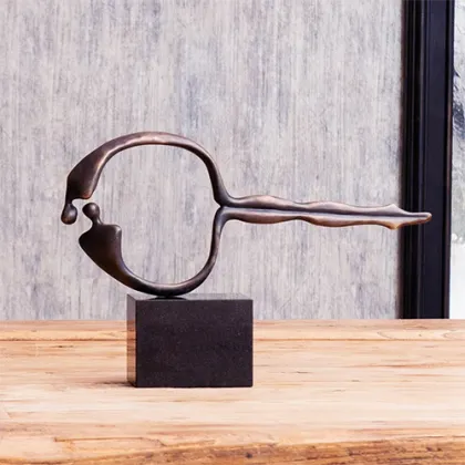 Zdjęcie Unikatowa statuetka wykonana z brązu