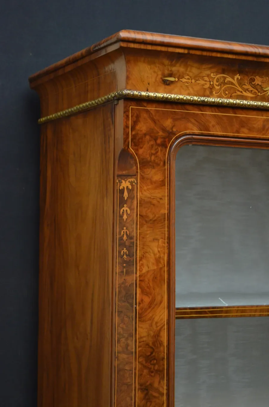 obrazek 10 Elegancki antyk - regał na książki/kredens z epoki wiktoriańskiej