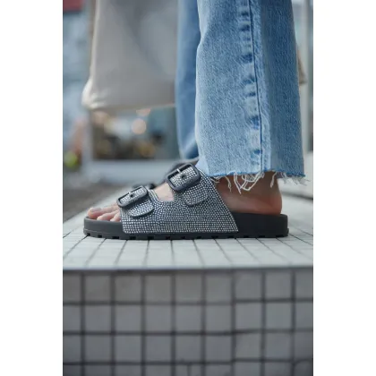 Zdjęcie Estro: Czarne klapki damskie z grubych pasków z cyrkoniami