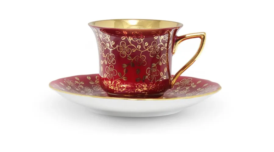 obrazek 1 Porcelanowa filiżanka do kawy Windsor ze spodkiem w kolorze bordowym zdobiona złotym motywem kwiatowym – Leander