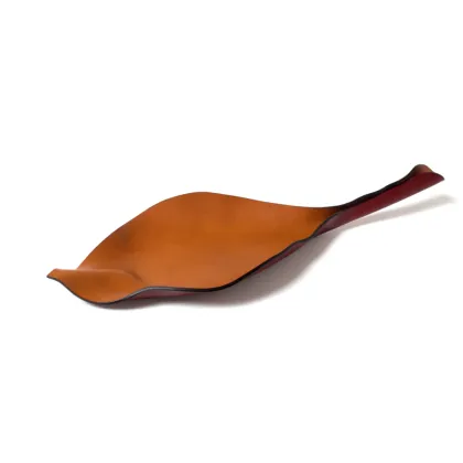 Zdjęcie Włoska taca ze skóry w kształcie liścia