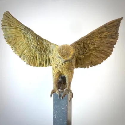 Zdjęcie Ekskluzywna rzeźba sowy z brązu - wyjątkowa ozdoba każdego ogrodu