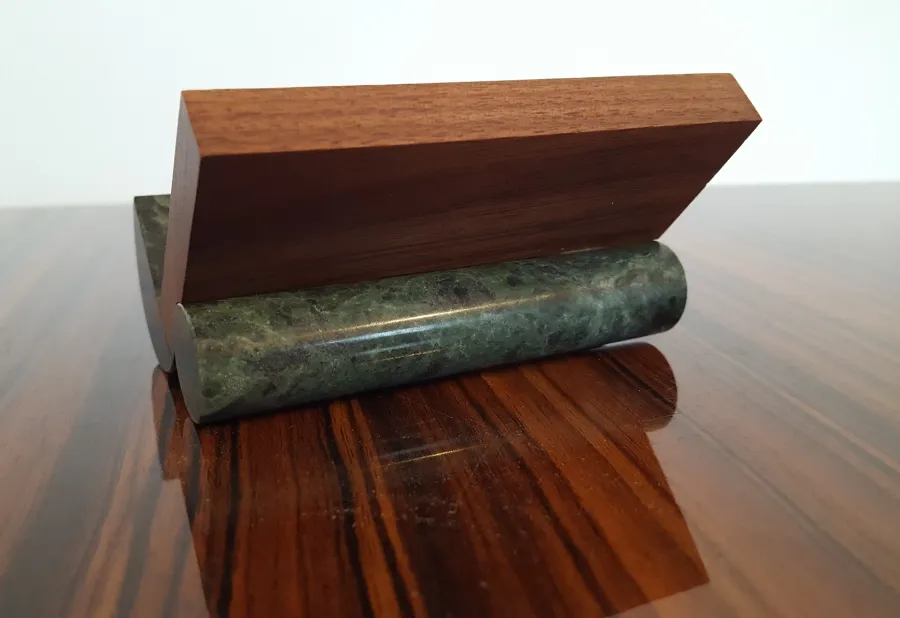 picture 4 Marble name card holder