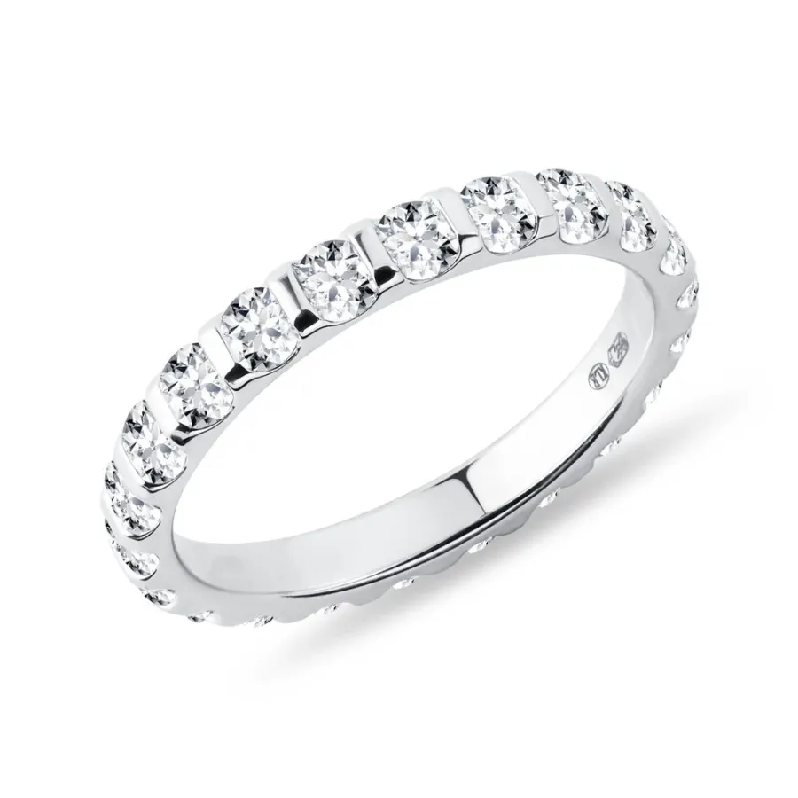 obrazek 1 Diamentowa obrączka Eternity w białym złocie KLENOTA