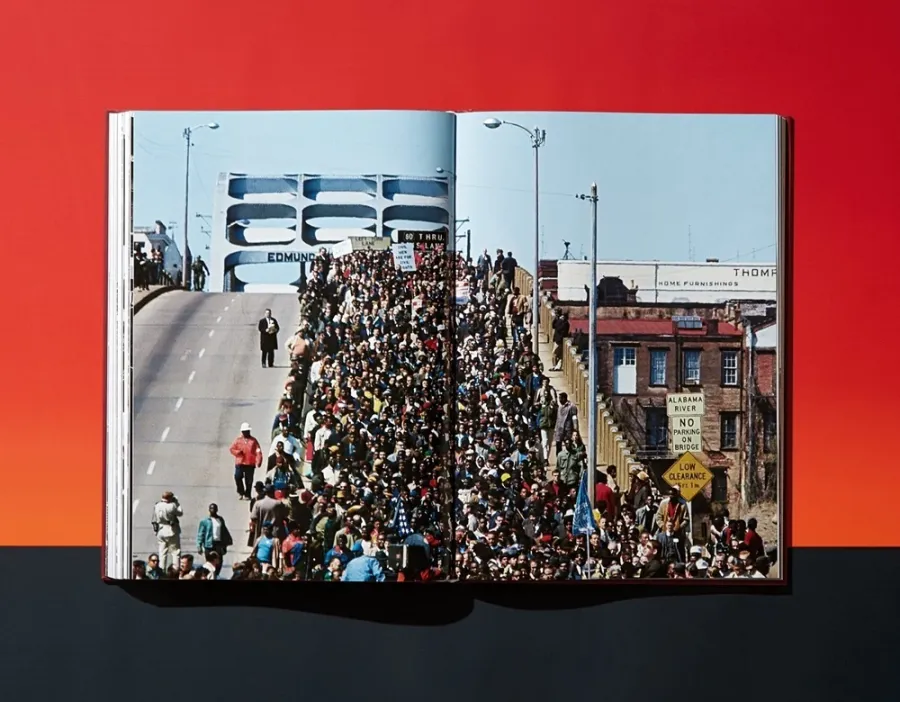 obrazek 12 Książka James Baldwin. The Fire Next Time, Art Edition No. 101–150, Steve Schapiro ‘Selma March’ - Taschen