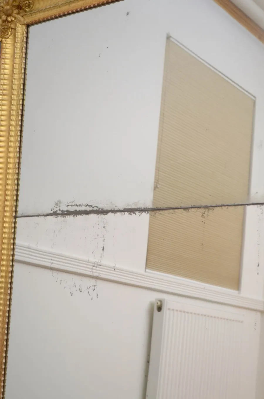 obrazek 2 Znakomite lusterko z XIX wieku z oryginalną błyszczącą płytą lustrzaną w pięknie rzeźbionej ramie