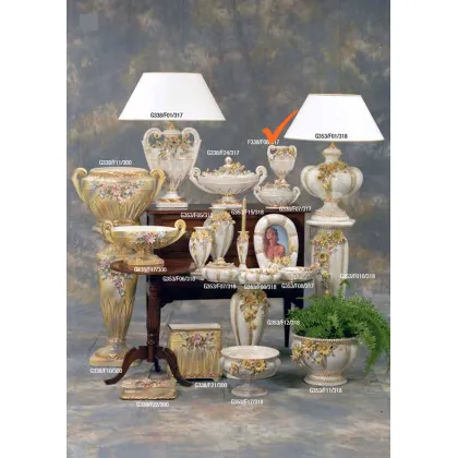 Zdjęcie Gustowny wazon ceramiczny ze storczykami