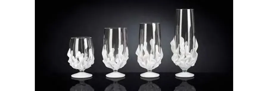 picture 4 Exquisite glass made of blown coloured glass with ornament