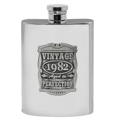 Zdjęcie Niesamowita piersiówka na prezent w eleganckim opakowaniu