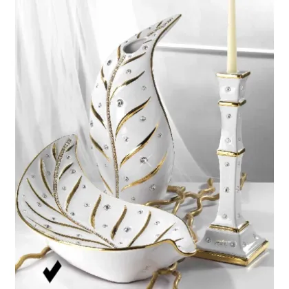 Picture A unique leaf tray in a modern style - Bruno Costenaro