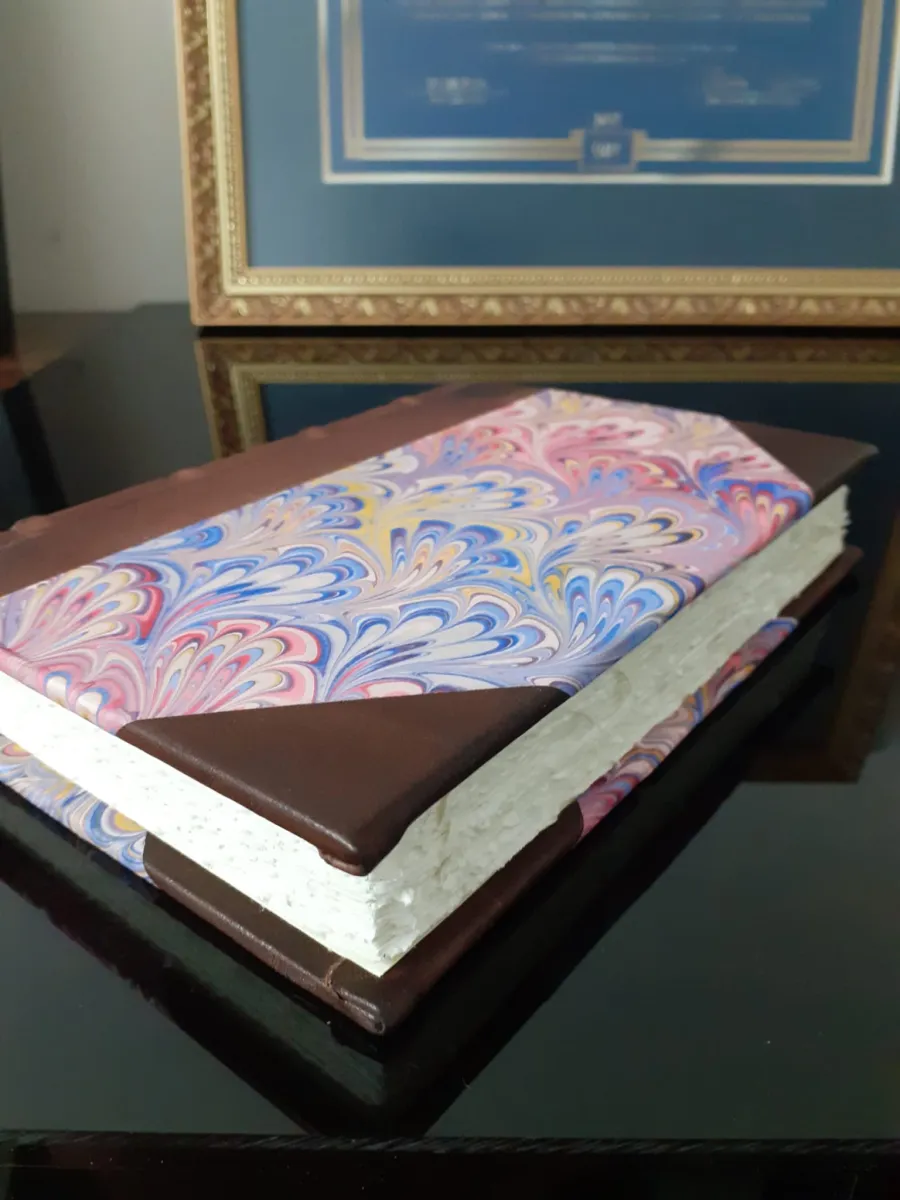 picture 4 Exclusive leather notebook