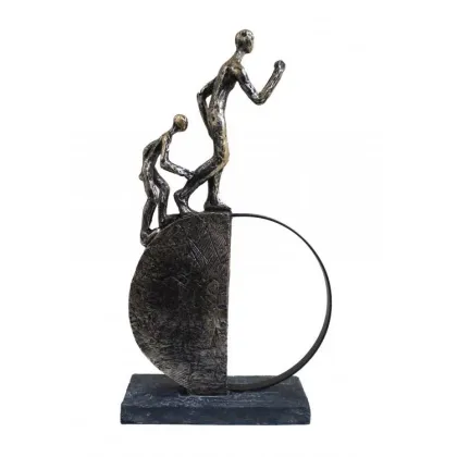 Zdjęcie Wyjątkowa statuetka - podążanie za śladami ojca