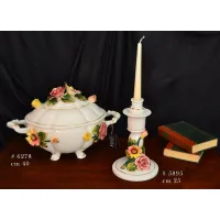 Zdjęcie Włoskie dekoracje ceramiczne - waza i świecznik z kwiatami