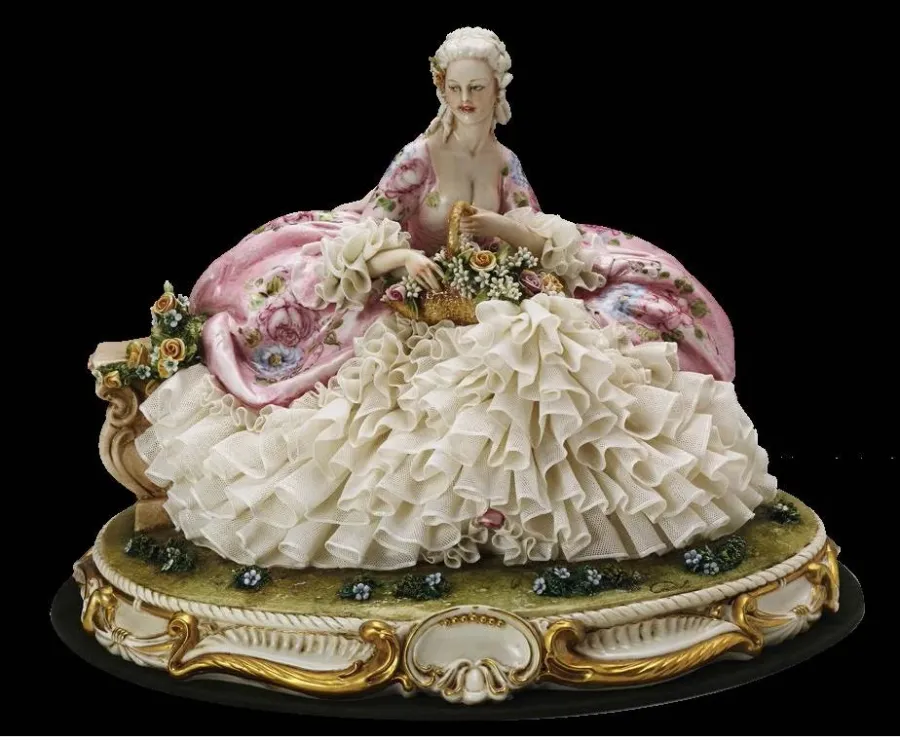 obrazek 3 Włoska porcelana - figurka kobiety