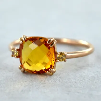 Zdjęcie Złoty pierścionek z fasetowanym kwarcem i cyrkoniami