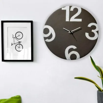 Picture Beautiful wall clock in 3 color variants