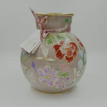 Zdjęcie Luksusowy wazon w kolorze taupe ball - idealna ozdoba salonu