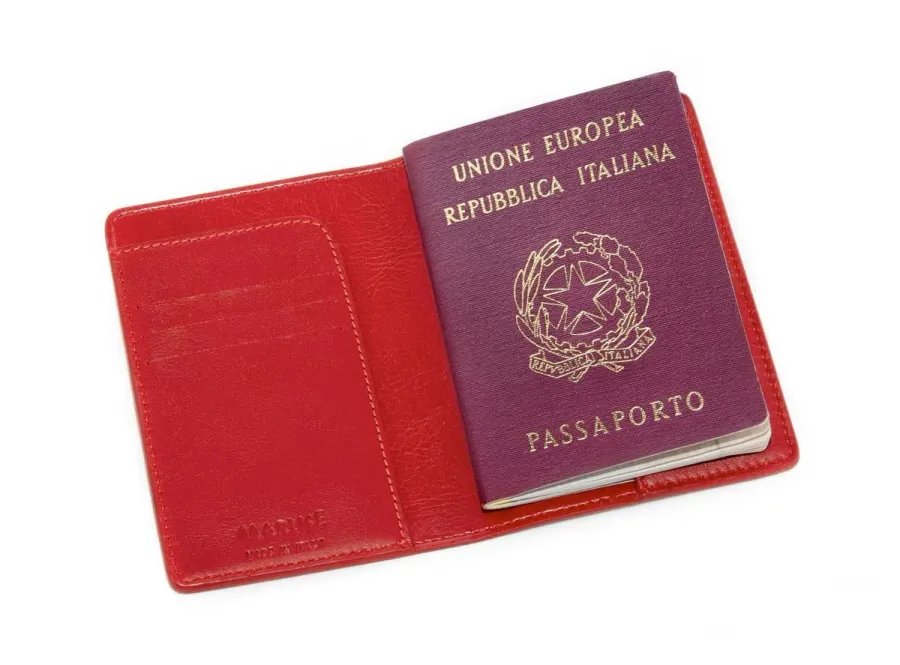 obrazek 2 Czerwone etui na paszport