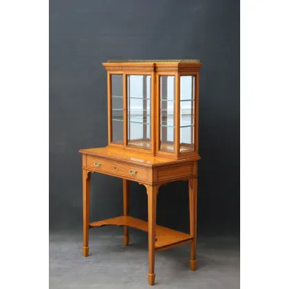 Zdjęcie Najwyższej jakości witryna / stół z satynowym drewnem edwardiańskim