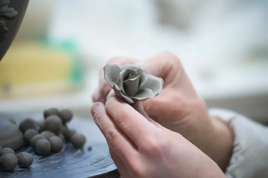 obrazek 2 Ceramiczna biała kolumna do salonu