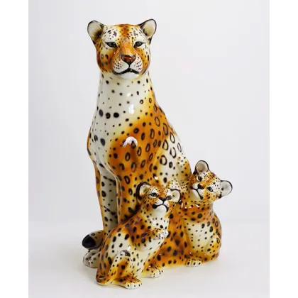Picture A wonderful ceramic tiger with a baby