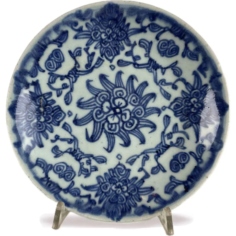 obrazek 1 Gustowny chiński talerz porcelanowy w kolorze niebiesko-białym z zielonkawo-białym tłem z XX wieku