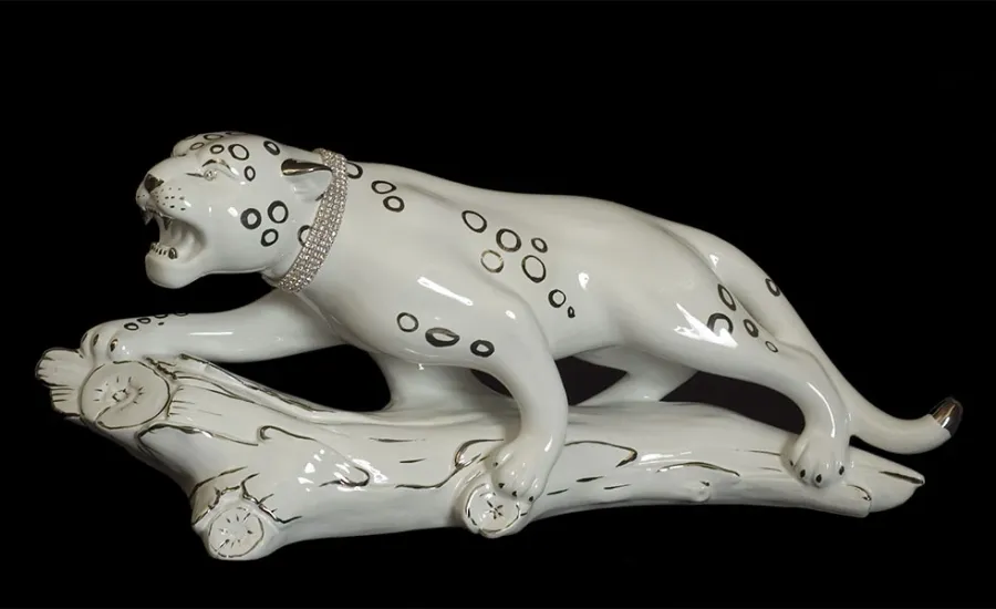 picture 1 Sophisticated figure of white leopard