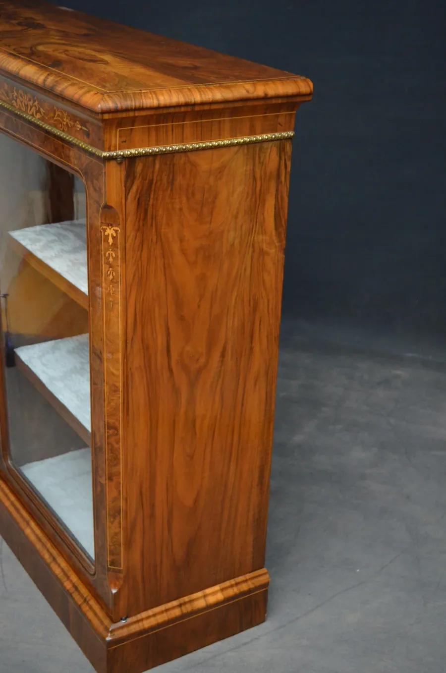 obrazek 11 Elegancki antyk - regał na książki/kredens z epoki wiktoriańskiej