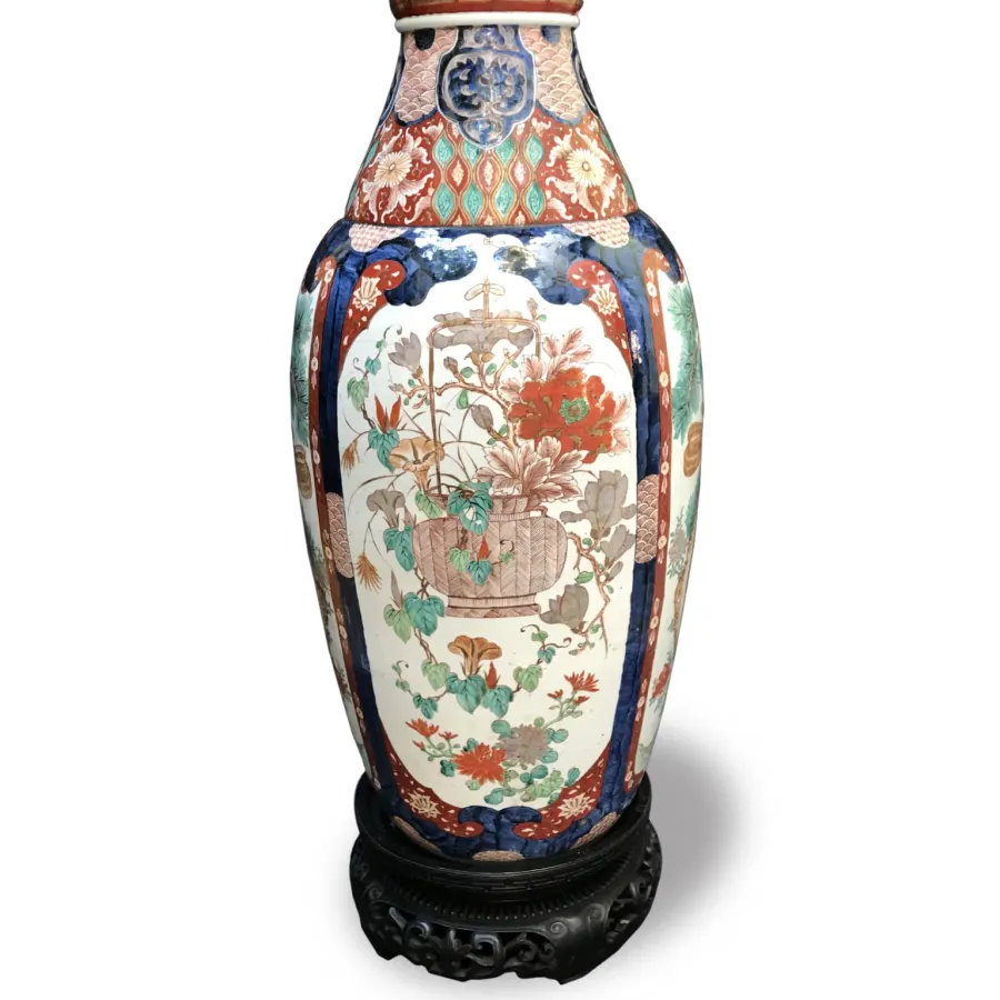 obrazek 7 Para dużych wazonów Imari z porcelany XIX wiek