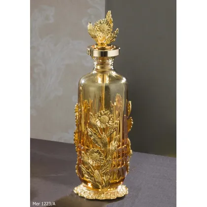 Zdjęcie Piękna butelka na perfumy z grawerowanego kryształu i złoconego brązu