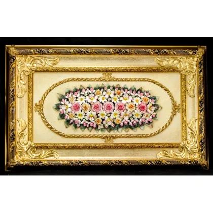 Zdjęcie Urokliwy obraz z porcelany w prostokątnej ramie