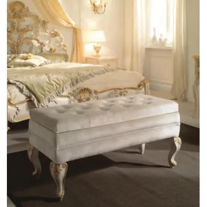 Zdjęcie Tapicerowana ława w stylu barokowym