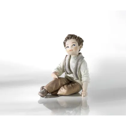 Zdjęcie Młody chłopiec wykonany z porcelany - Sibania