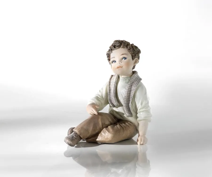 obrazek 1 Młody chłopiec wykonany z porcelany - Sibania