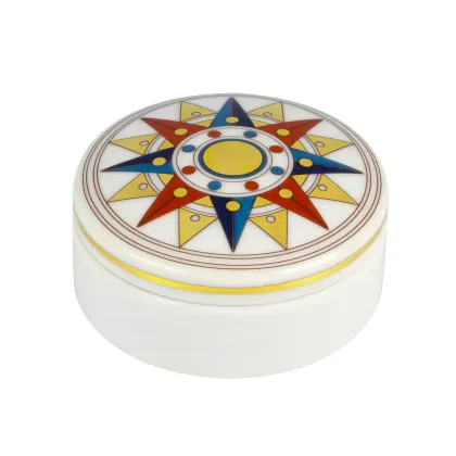 Zdjęcie Małe okrągłe porcelanowe pudełko z kolekcji Róża Wiatrów - Vista Alegre