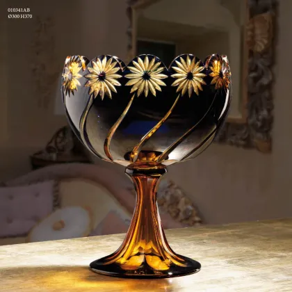 Zdjęcie Pięknie zdobiony włoski kielich