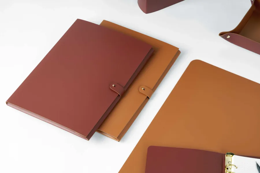 obrazek 3 Bordowa teczka na dokumenty A4 wykonana z naturalnej skóry