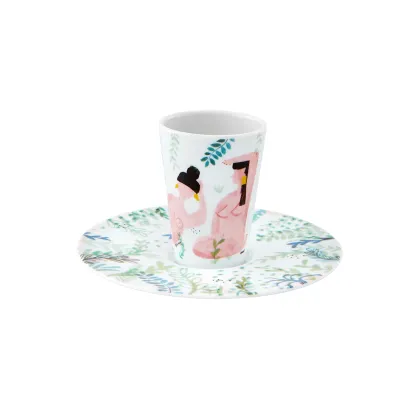 Zdjęcie Nietypowa porcelanowa filiżanka do kawy ze spodkiem