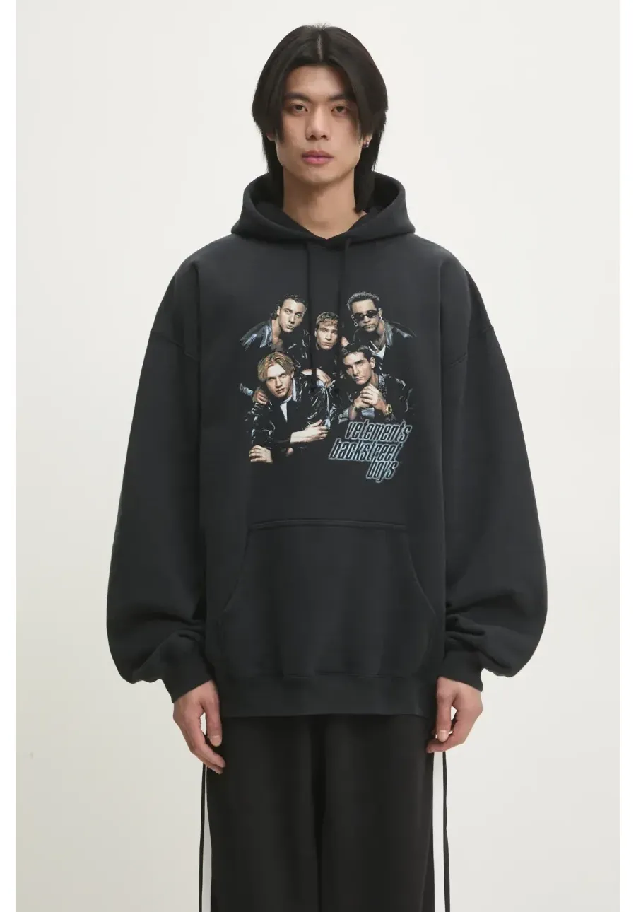 obrazek 1 VETEMENTS bluza Backstreetboys Oversized kolor czarny z kapturem z nadrukiem UA66HD700B