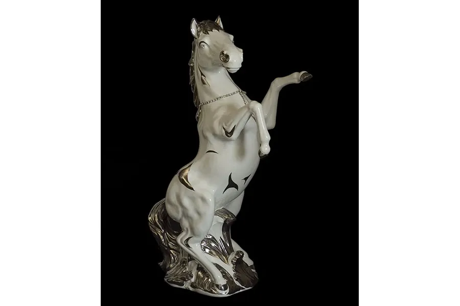 obrazek 1 Klasyczna figura ceramicznego konia