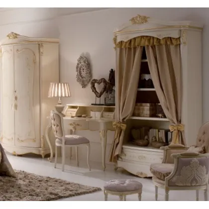 Zdjęcie Klasyczne biurko do pokoju dziecięcego