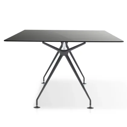 Zdjęcie Minimalistyczny stolik do eleganckich pomieszczeń