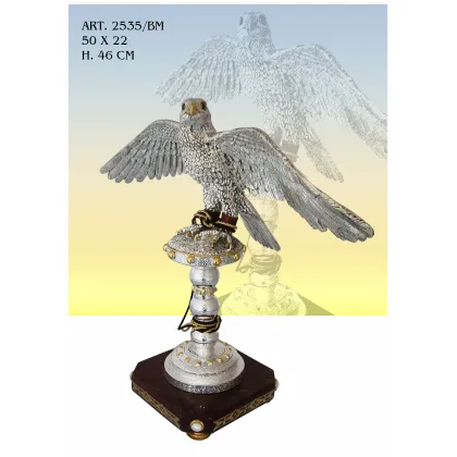 Zdjęcie Piękna posrebrzana figura orła