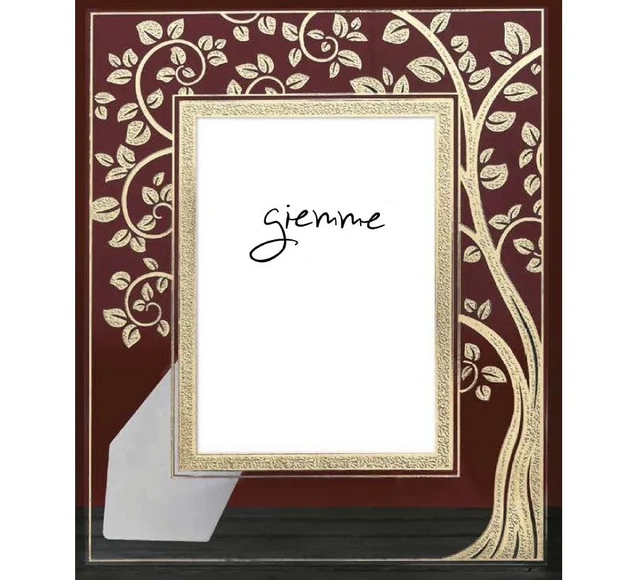 obrazek 1 Złota ramka na zdjęcia 13х18 cm zdobiona subtelnym motywem drzewa