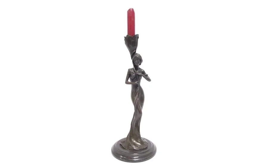 obrazek 1 Stylowy brązowy świecznik figuratywny