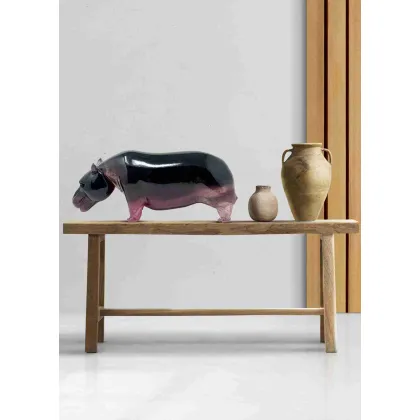 Zdjęcie Przepiękny ciemnoróżowy hipopotam, który wpada w przezroczysty róż - szkło Murano