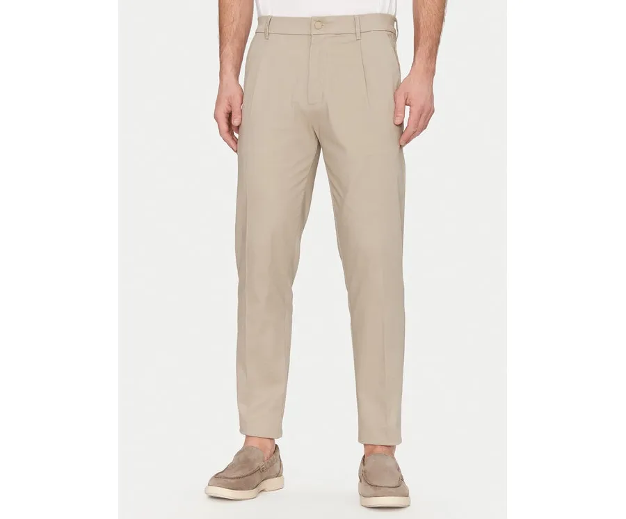 obrazek 1 Calvin Klein Chinosy K10K114104 Beżowy Tapered Fit