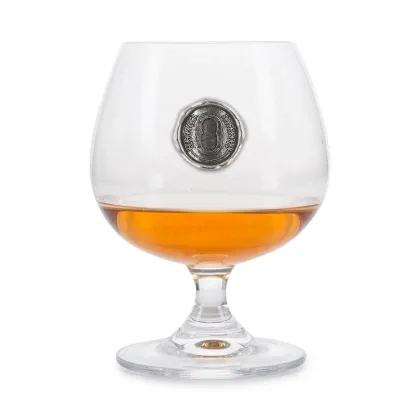Zdjęcie Wyjątkowy prezent - kieliszek do brandy z emblematem ze stylizowaną literą „O”