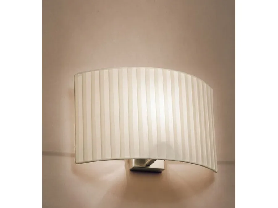 obrazek 1 Piękna lampa ścienna do oryginalnych pomieszczeń